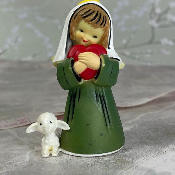 Vintage Midcentury little angel with lamb holding heart. - Picture 1 of 5